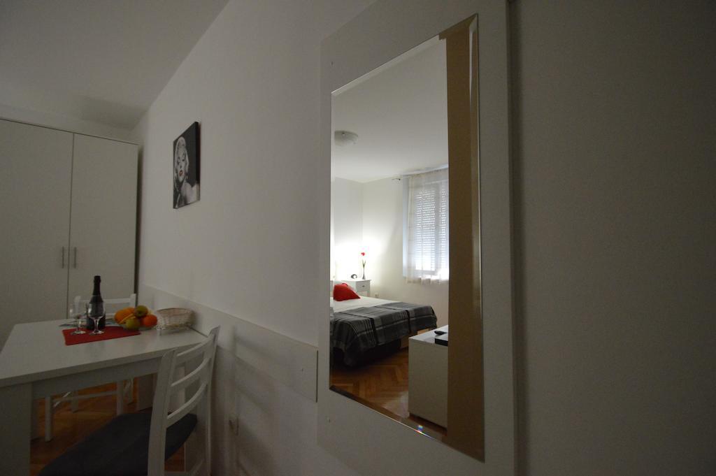 זאדאר Downtown Main Street Studio חדר תמונה