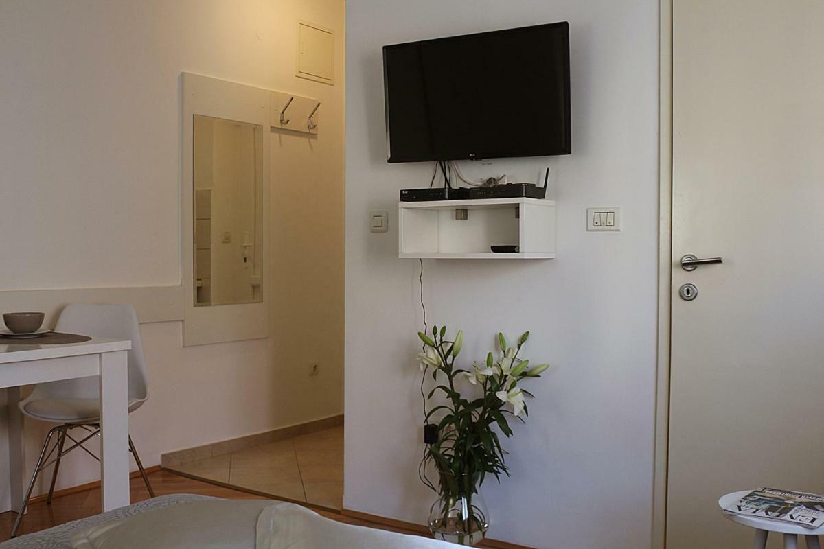 זאדאר Downtown Main Street Studio מראה חיצוני תמונה